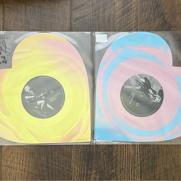 Lover Live from Paris Heart-Shaped Vinyl Records - Taylor Swift - Picture 2 of 6